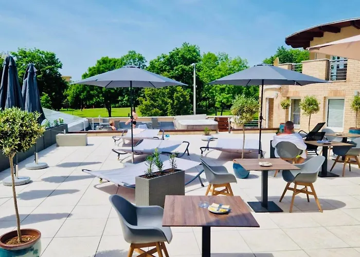Ce Plaza Hotel