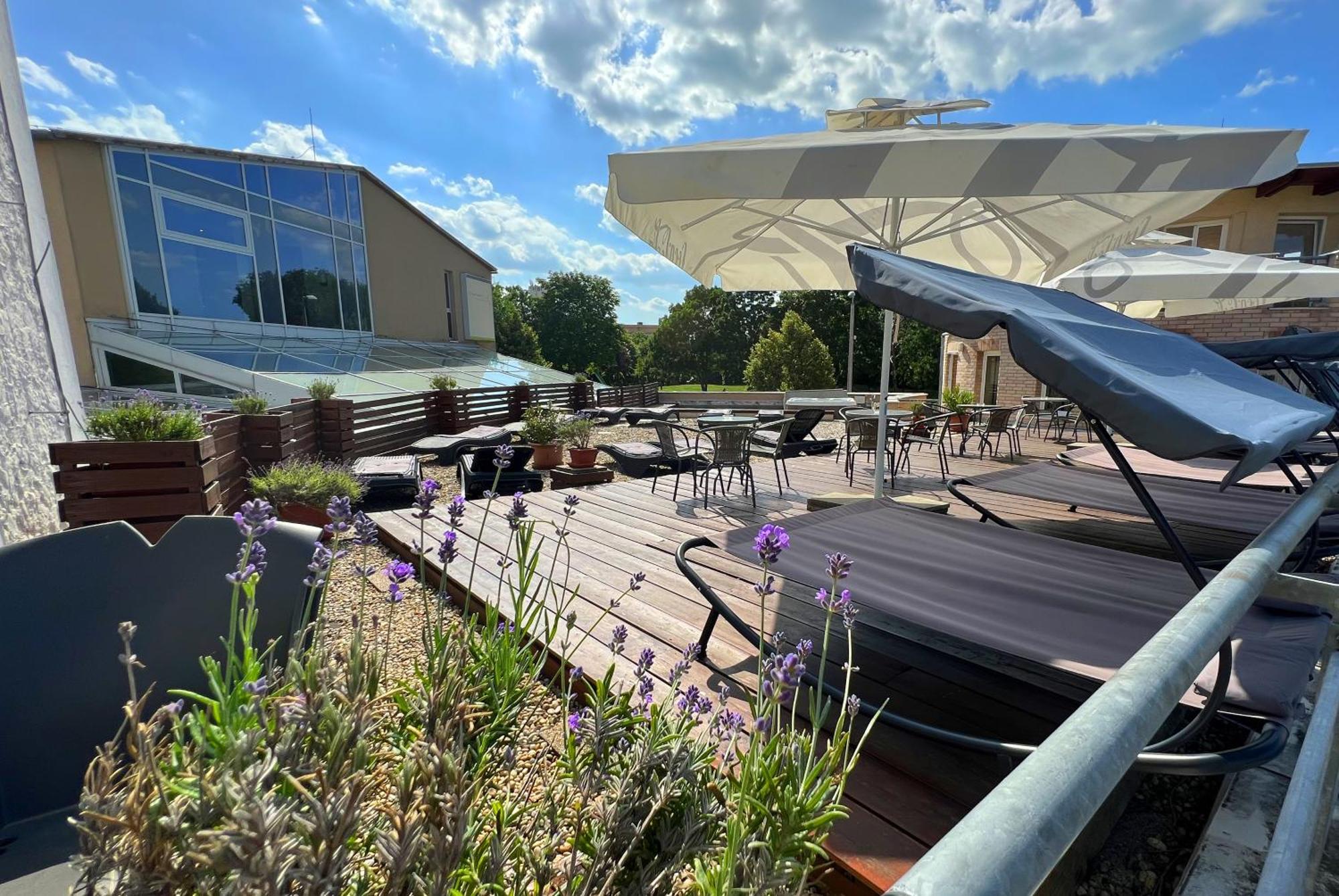 Ce Plaza Готель 4*