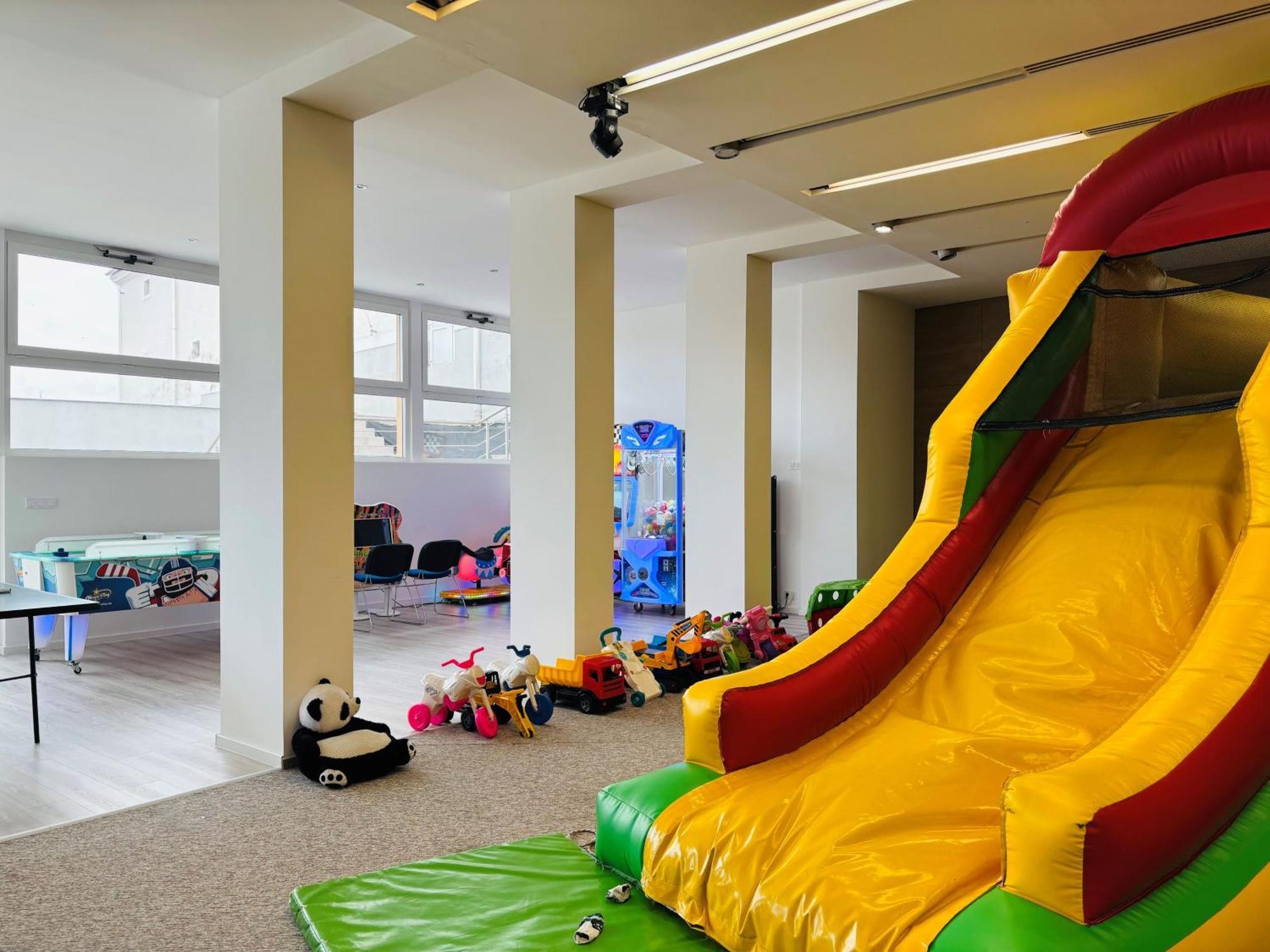 Готель Ce Plaza 4*