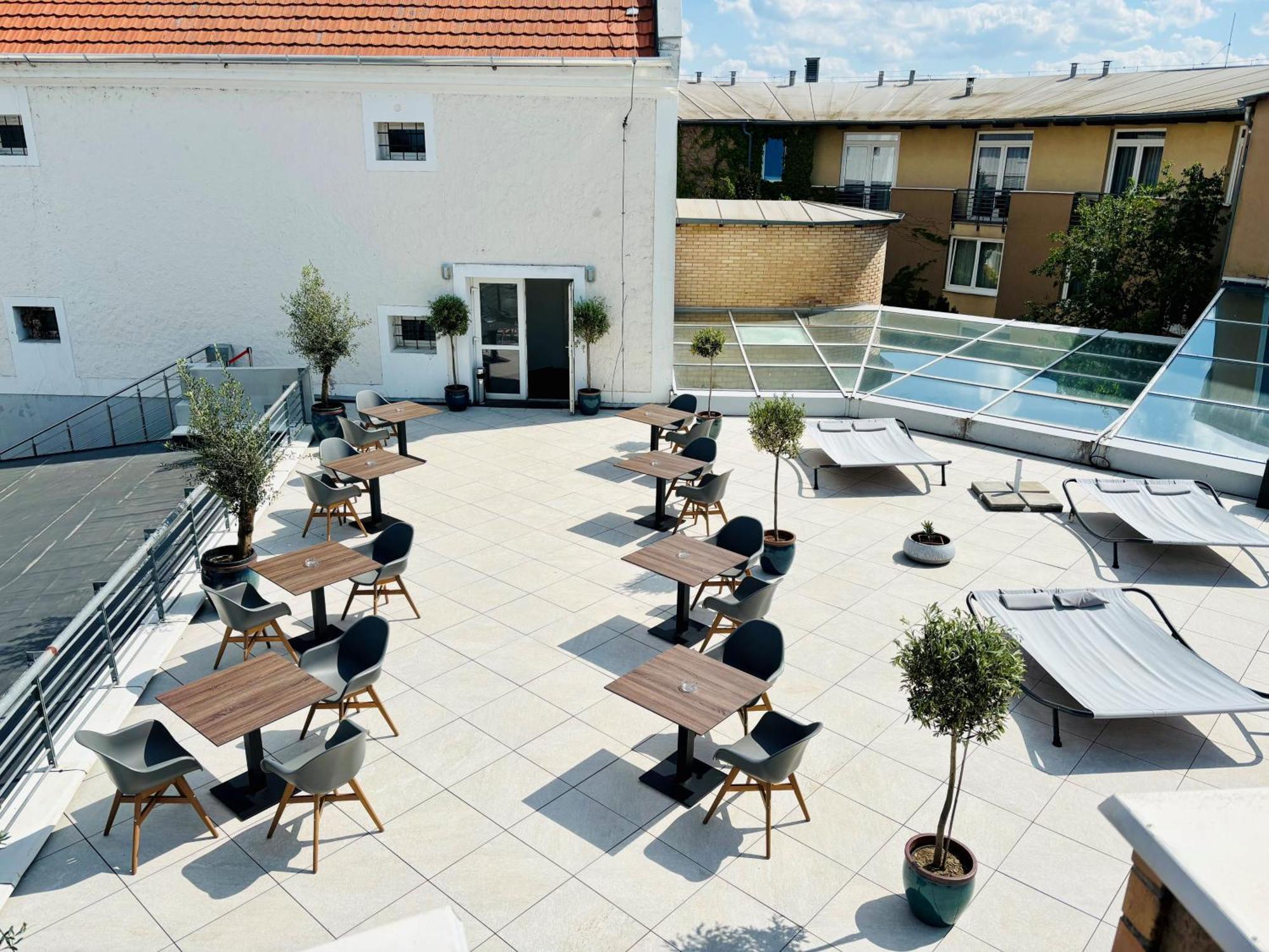 Hotel Ce Plaza 4*