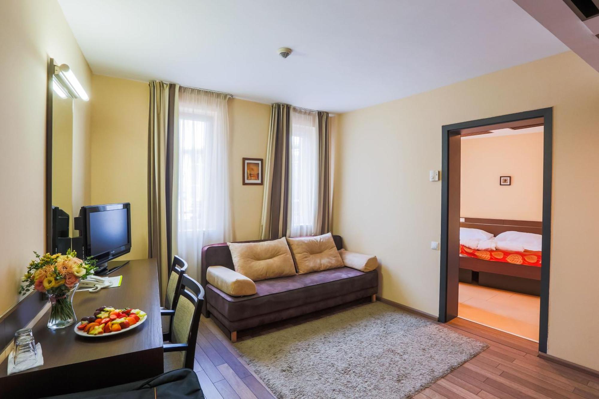 Ce Plaza Hotel