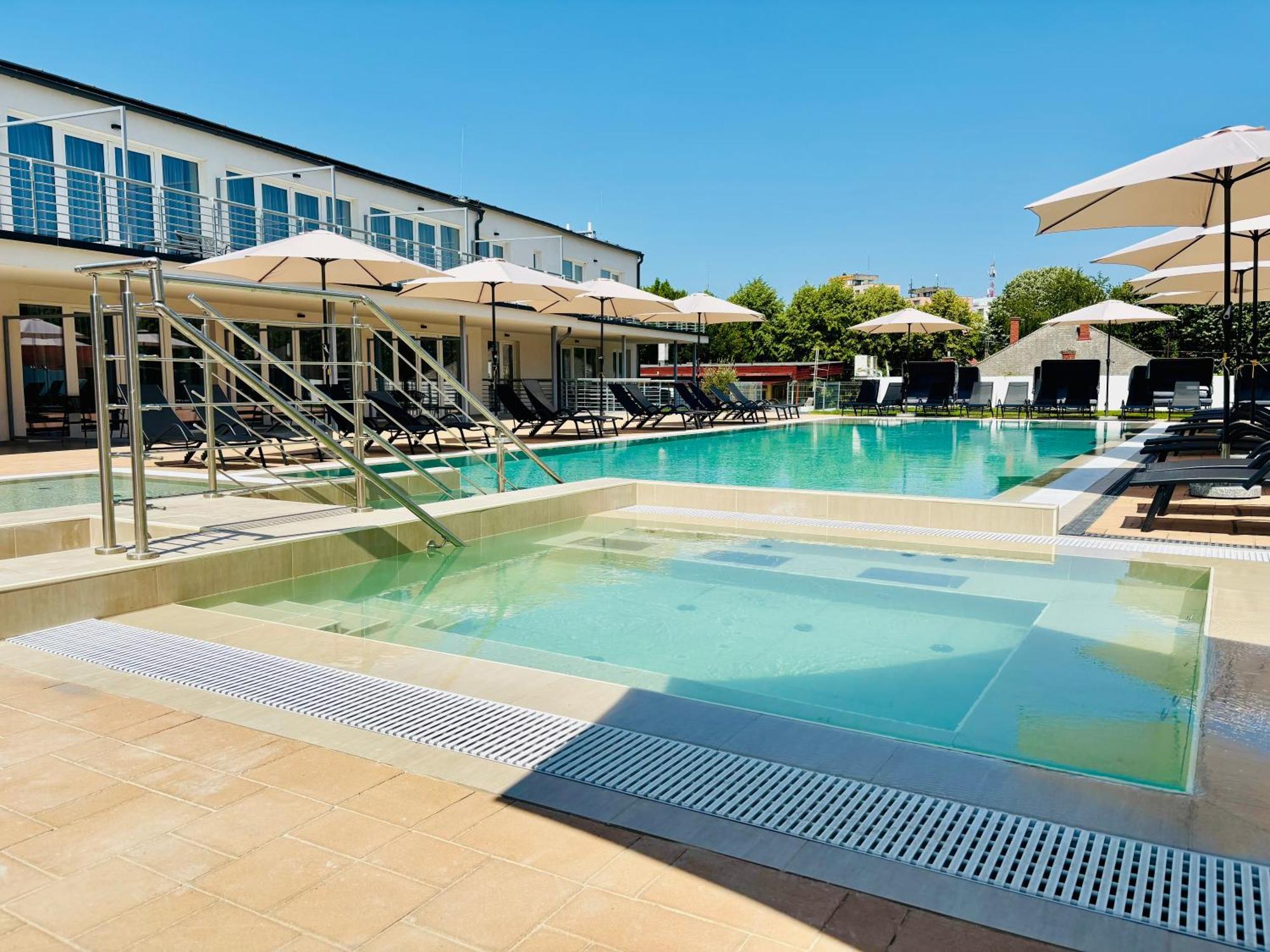 Hotel Ce Plaza 4*