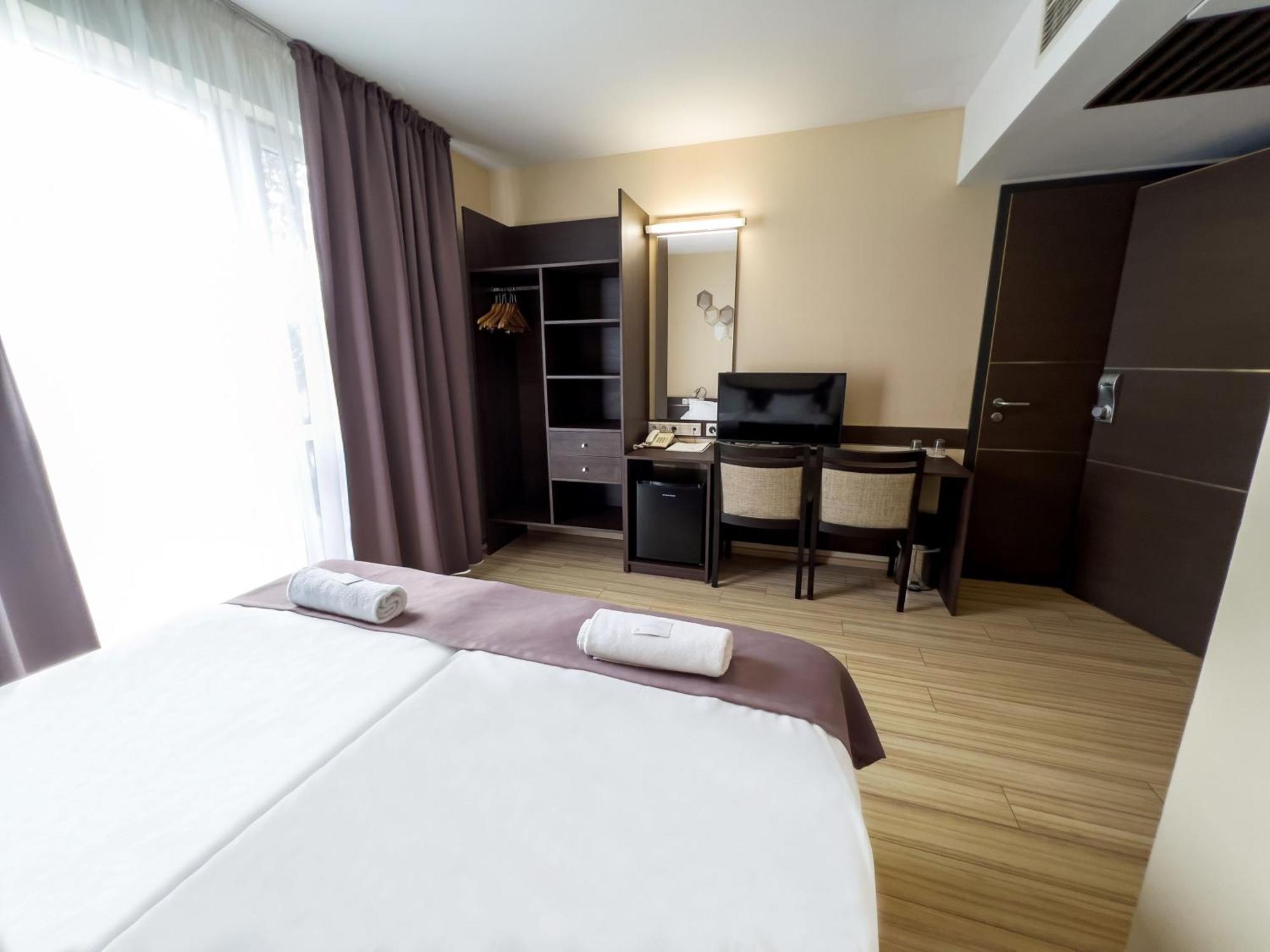 Ce Plaza Hotel