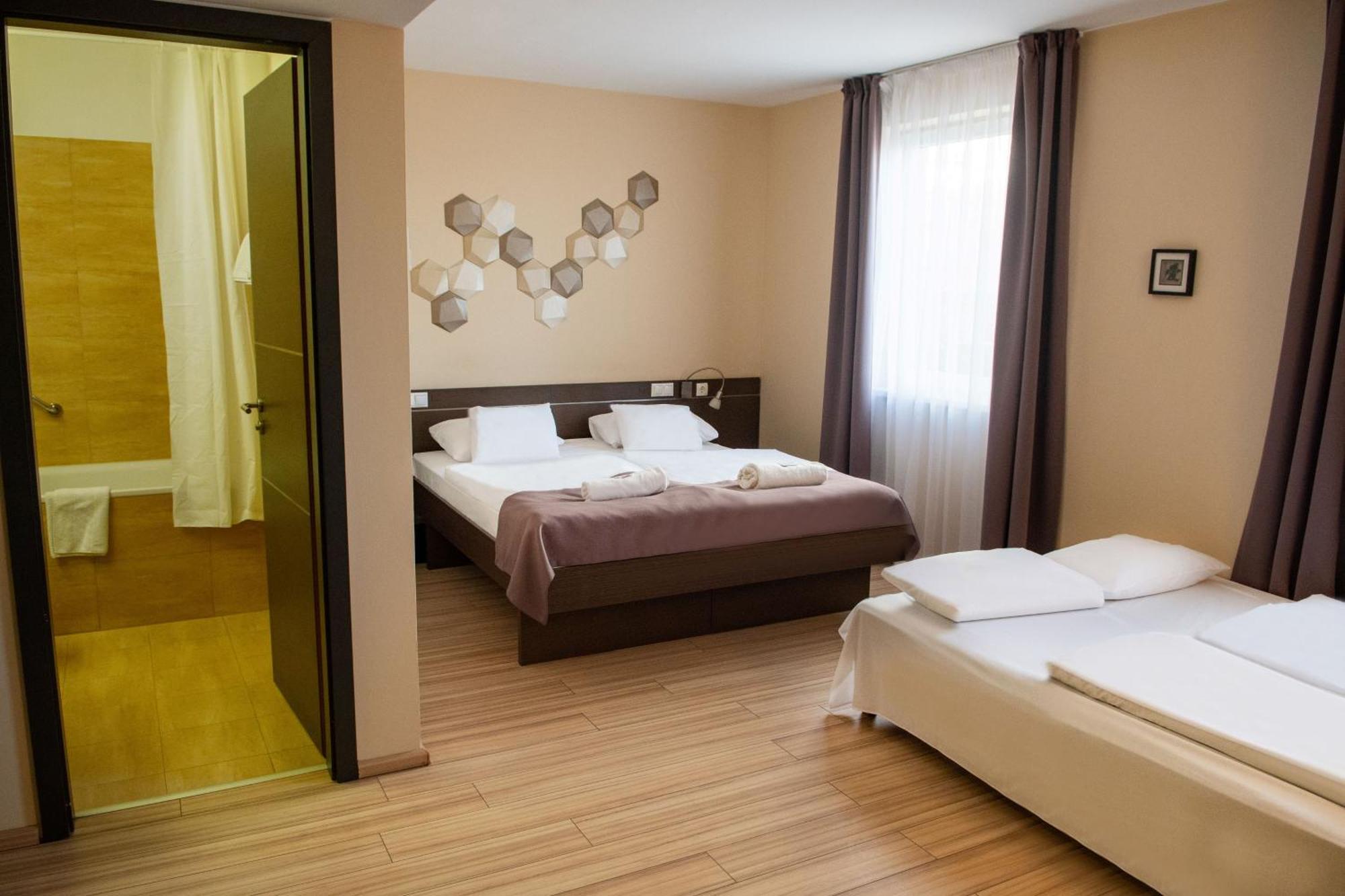 Hotel Ce Plaza 4*