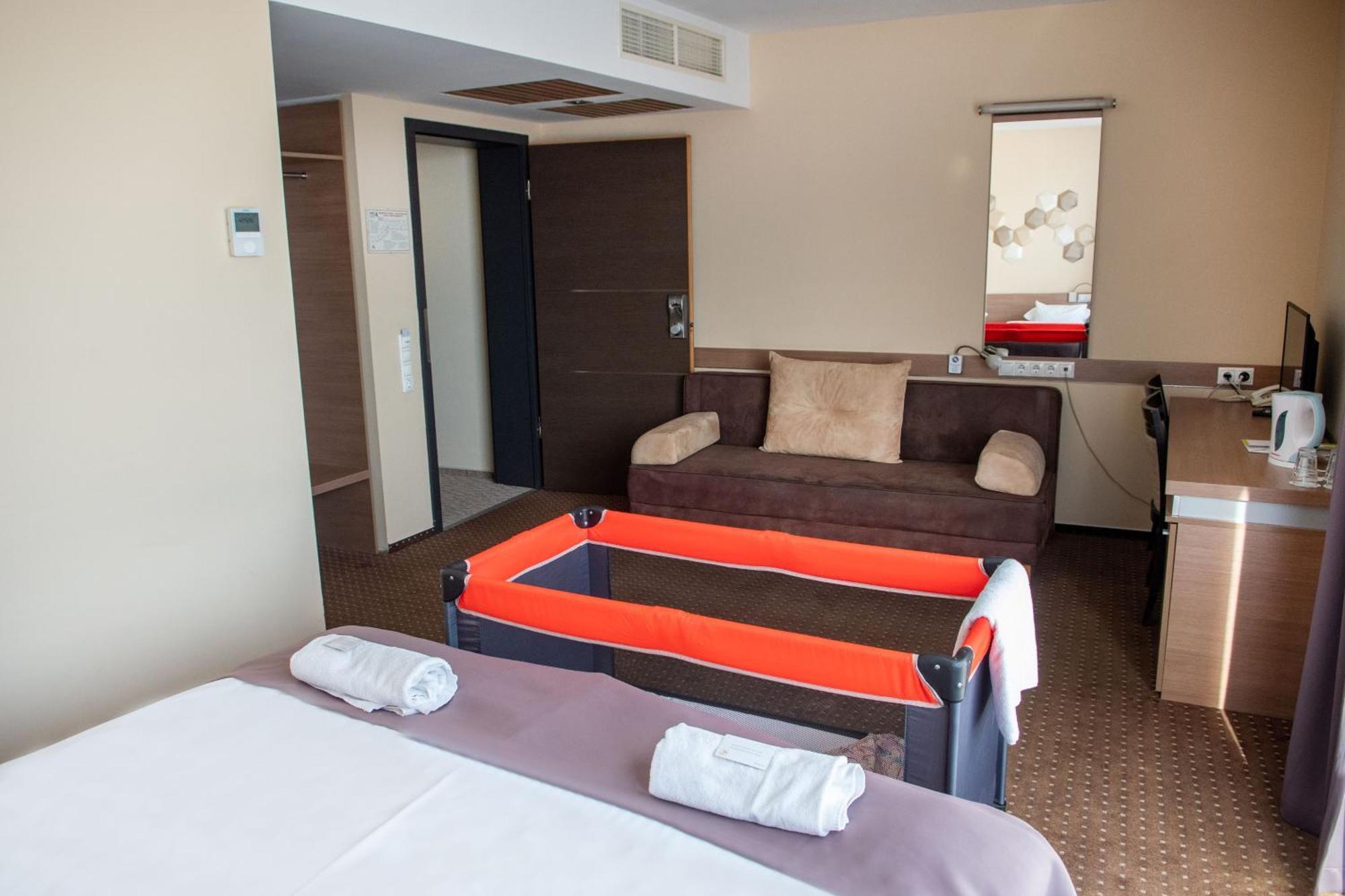 Ce Plaza Hotel