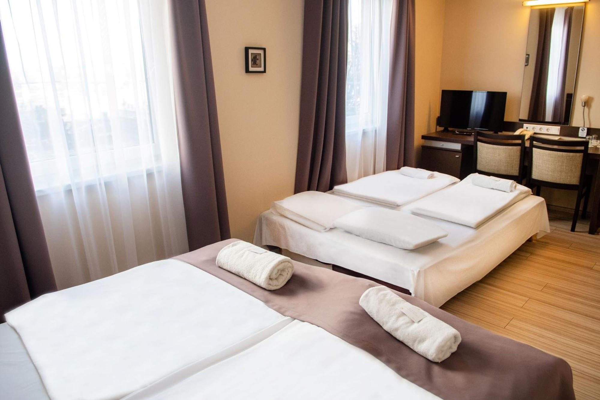 Ce Plaza Hotel