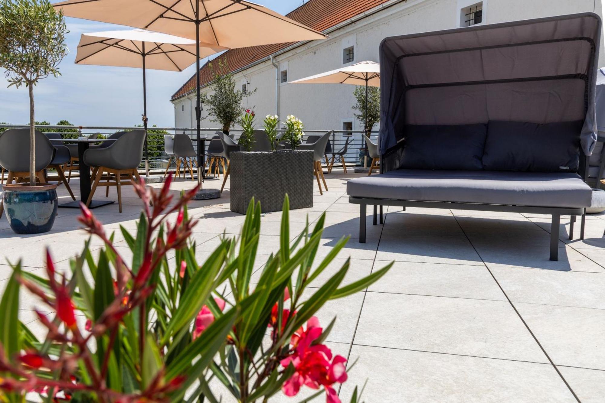 Hotel Ce Plaza