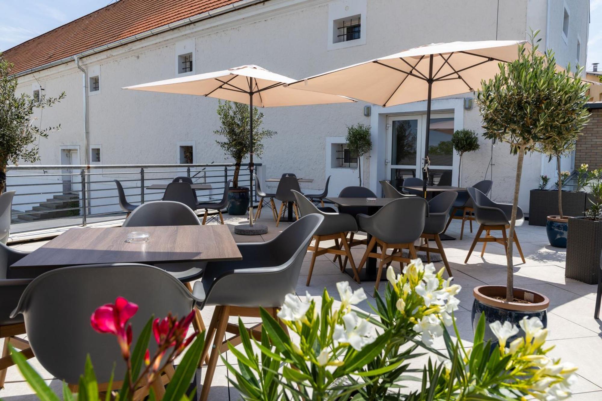 Hotel Ce Plaza 4*