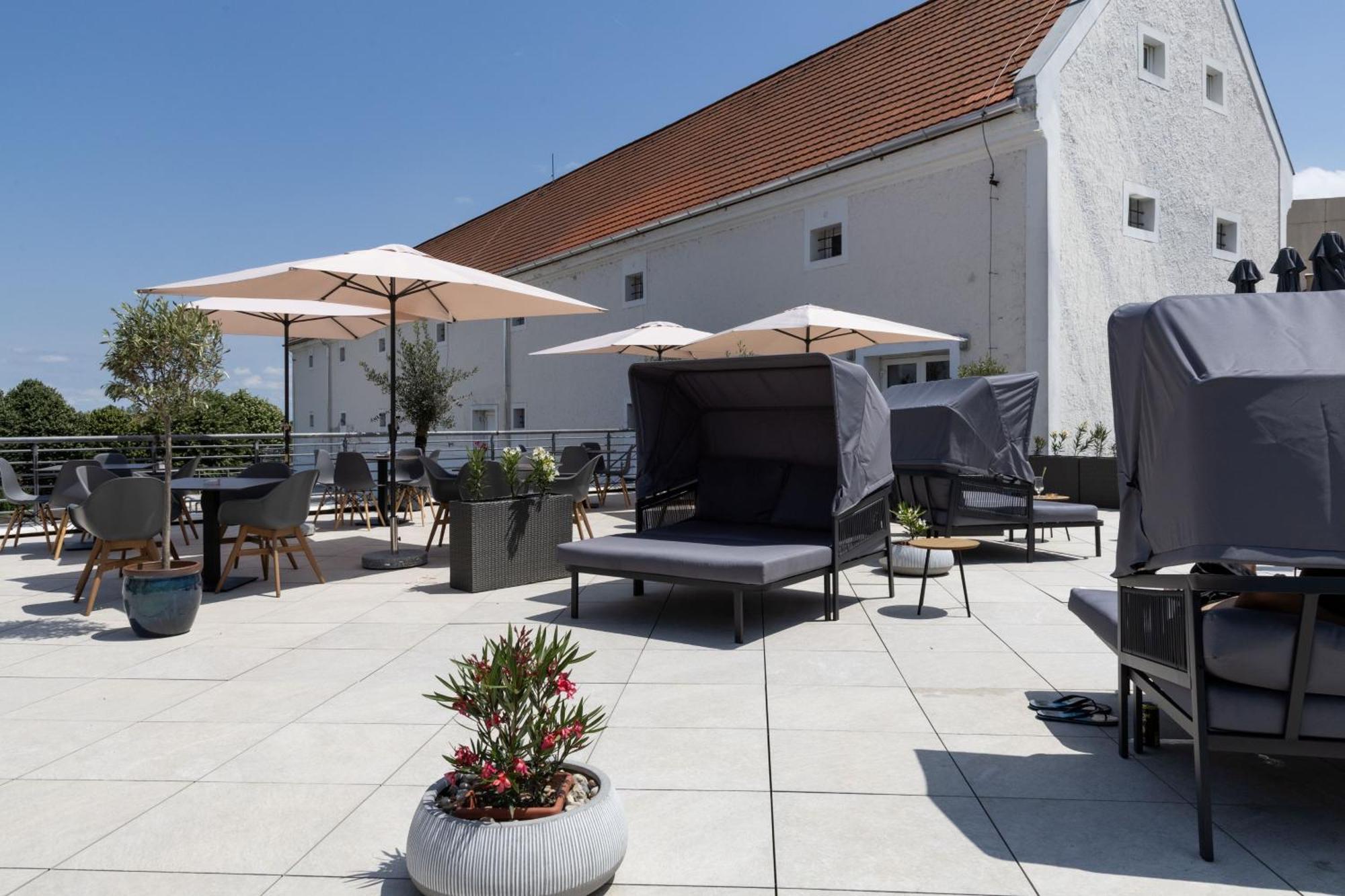 Hotel Ce Plaza