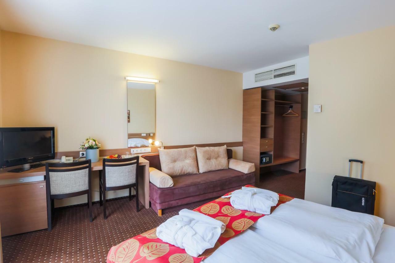 Ce Plaza Готель 4*